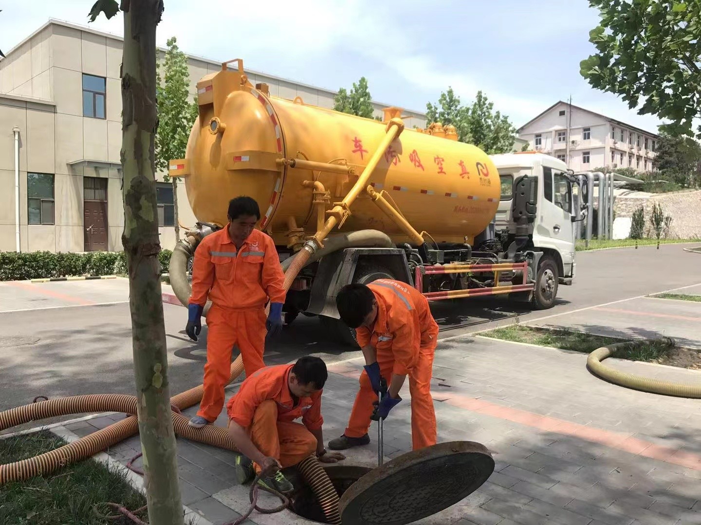 阿拉善化粪池清理与5-8吨吸粪车施工效率分析